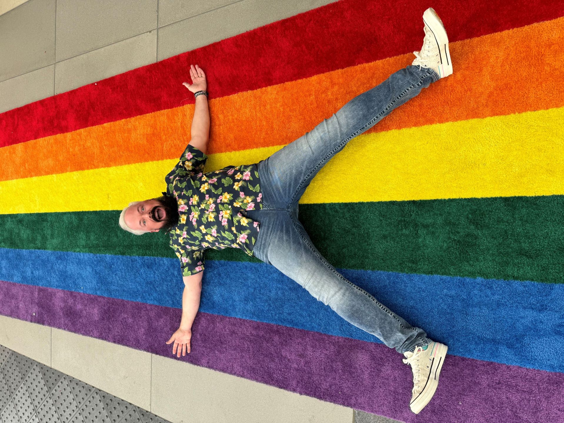 sean on rainbow carpet 1